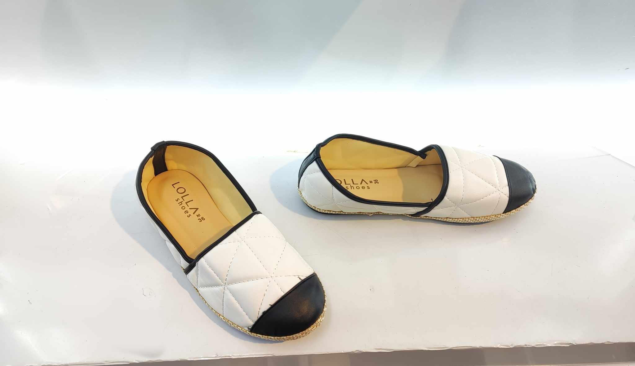 Lolla M438 Big Paung Ei Flat Shoe - Image 2