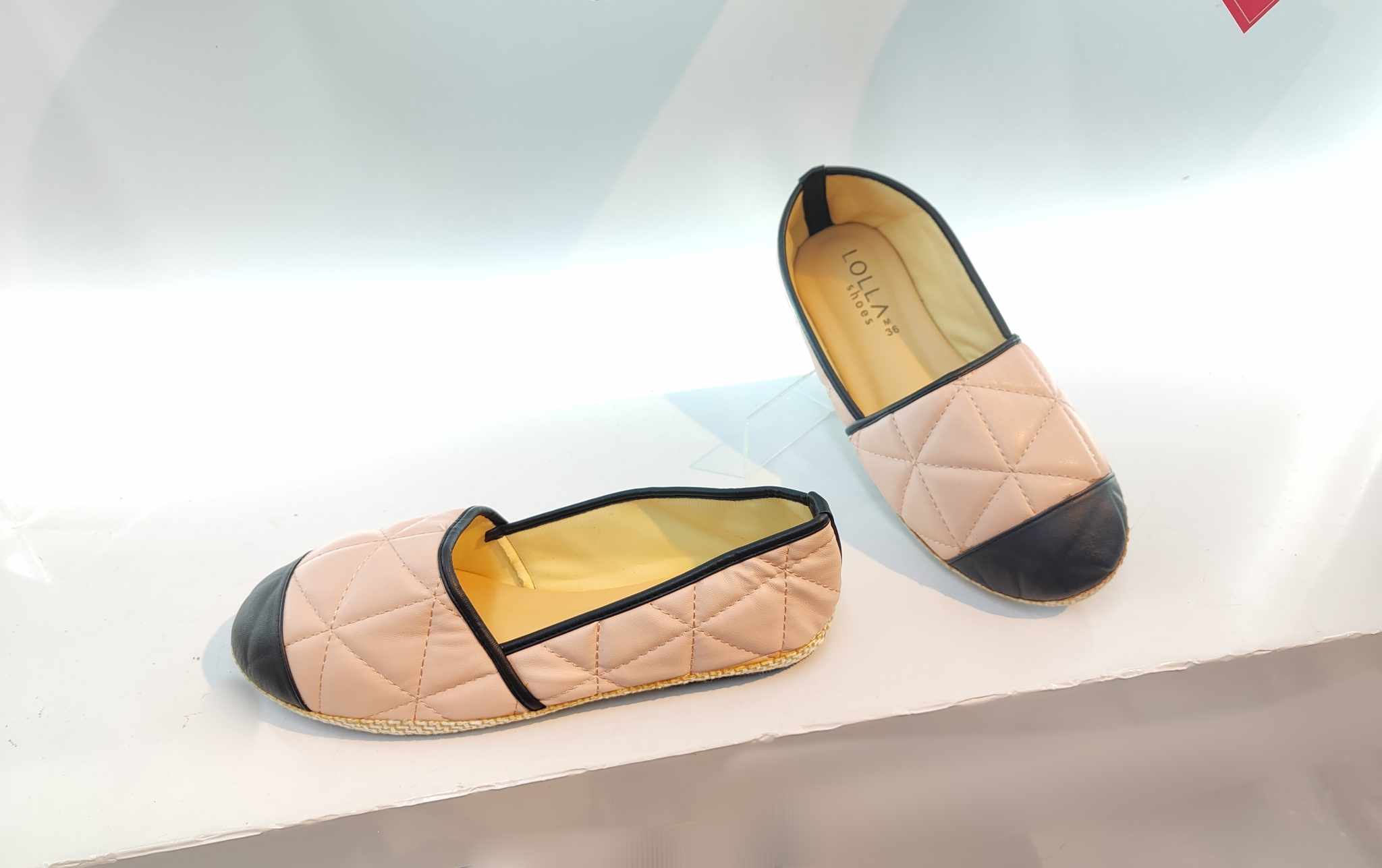 Lolla M438 Big Paung Ei Flat Shoe - Image 3