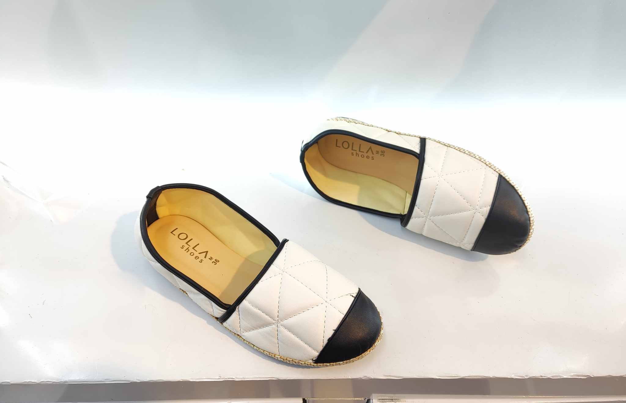 Lolla M438 Big Paung Ei Flat Shoe - Image 4