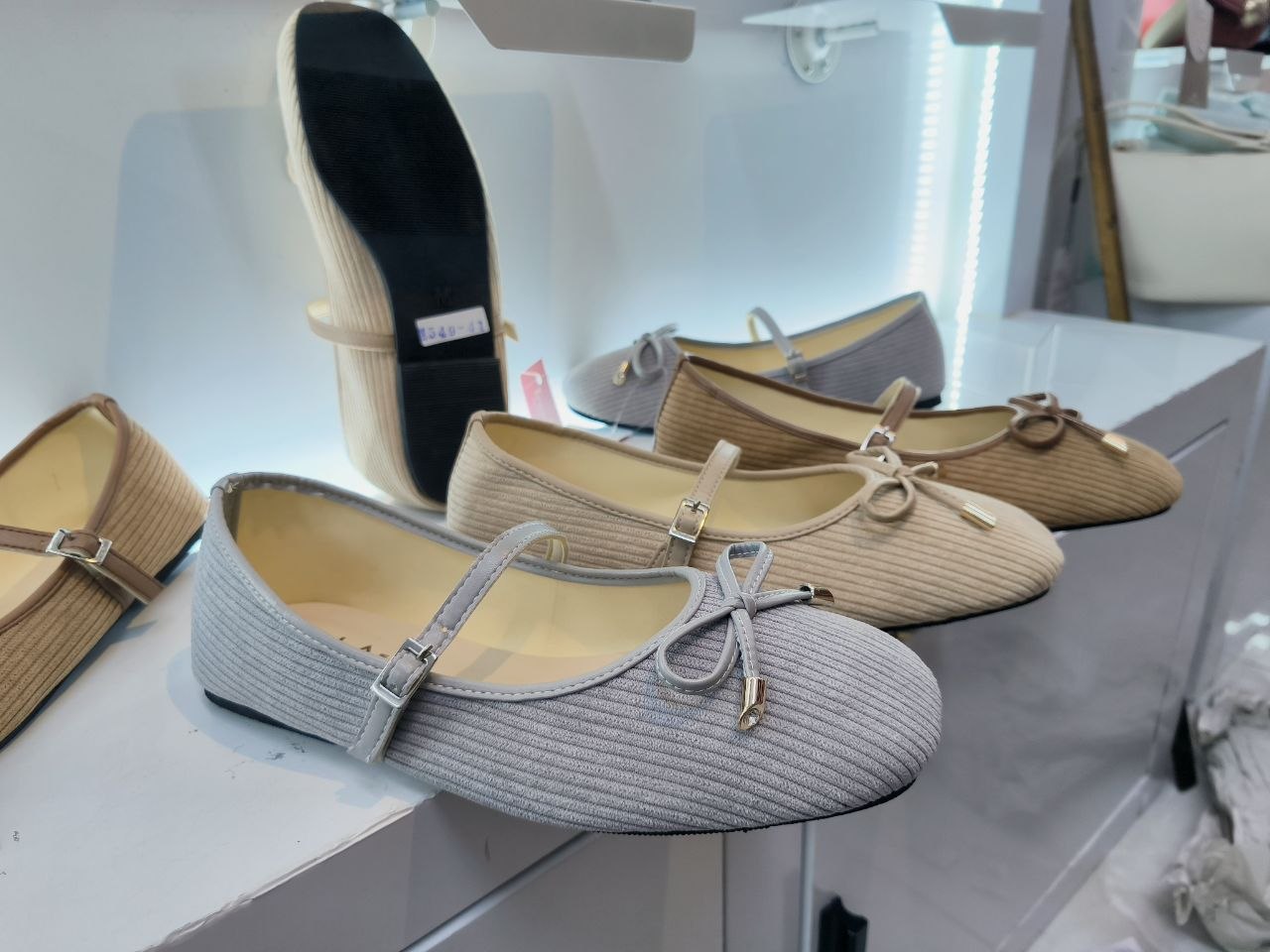 Lolla M549 / GG49 Corduroy Flat Shoe - Image 7