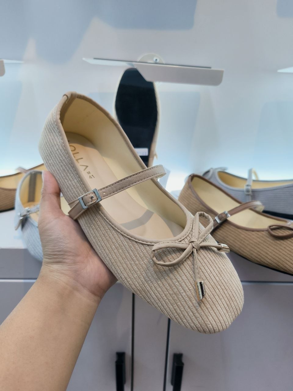 Lolla M549 / GG49 Corduroy Flat Shoe - Image 5